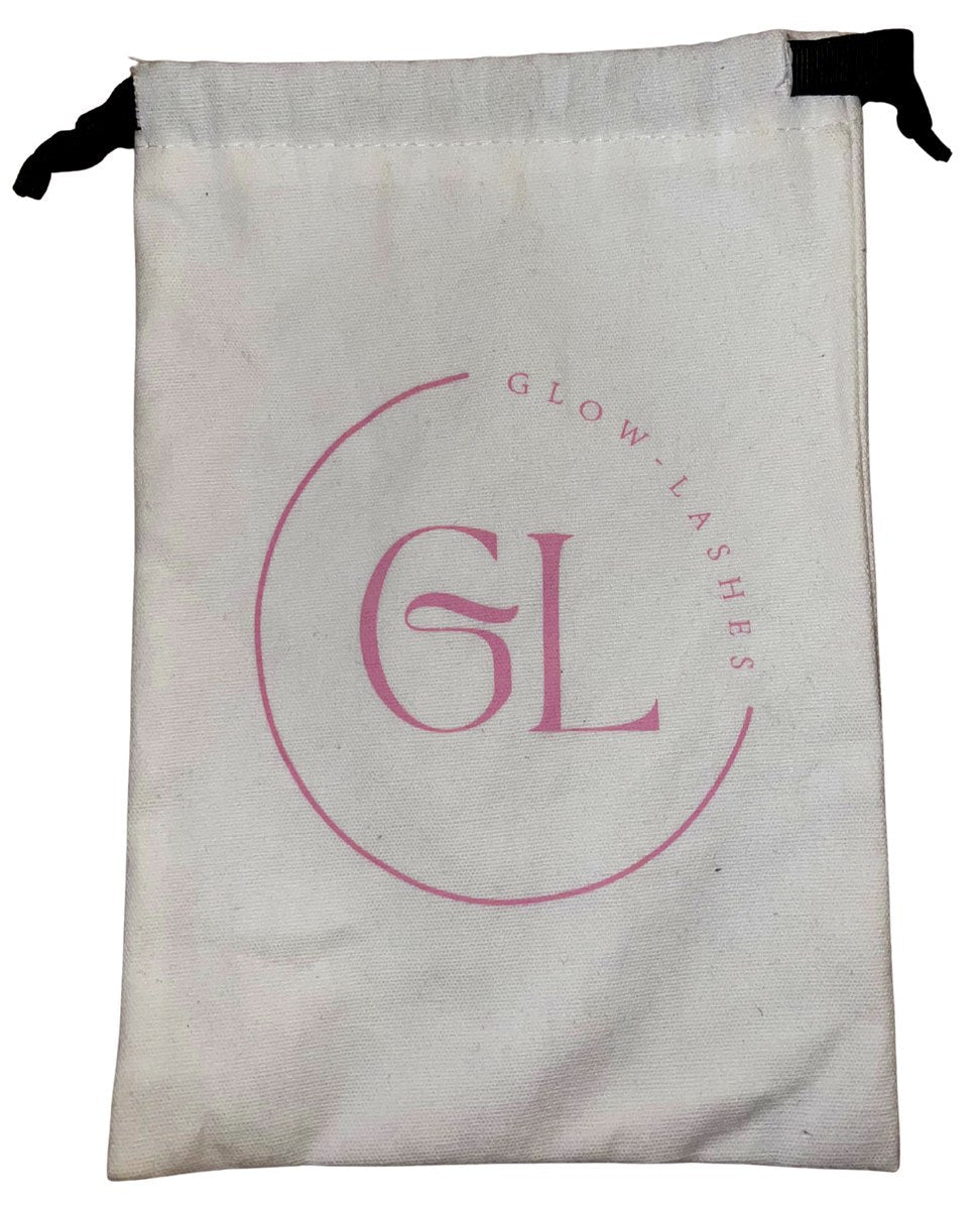 Pochette signature Glow Lashes — coton beige avec logo rose GL